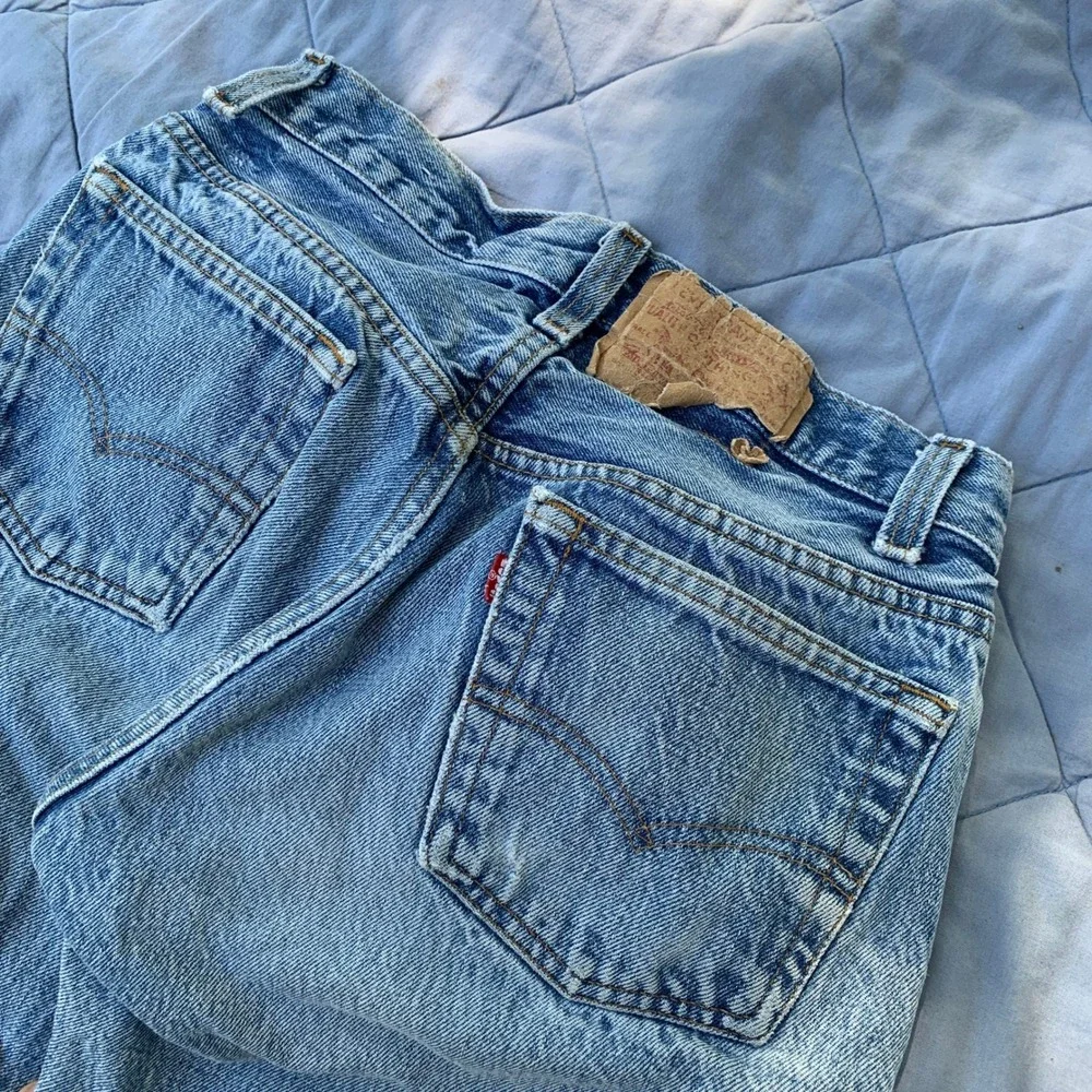 Vintage 80s Levi's 501 button fly straight leg jeans - made USA - size 30x31